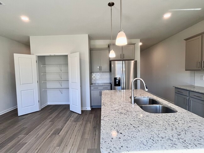 Building Photo - 2811 Farmhouse Dr