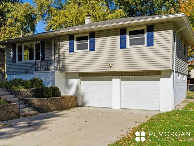 Building Photo - Adorable Westside Home Just Steps from Roc...