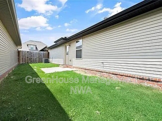 Foto del edificio - 702 SW Willowpoint Rd