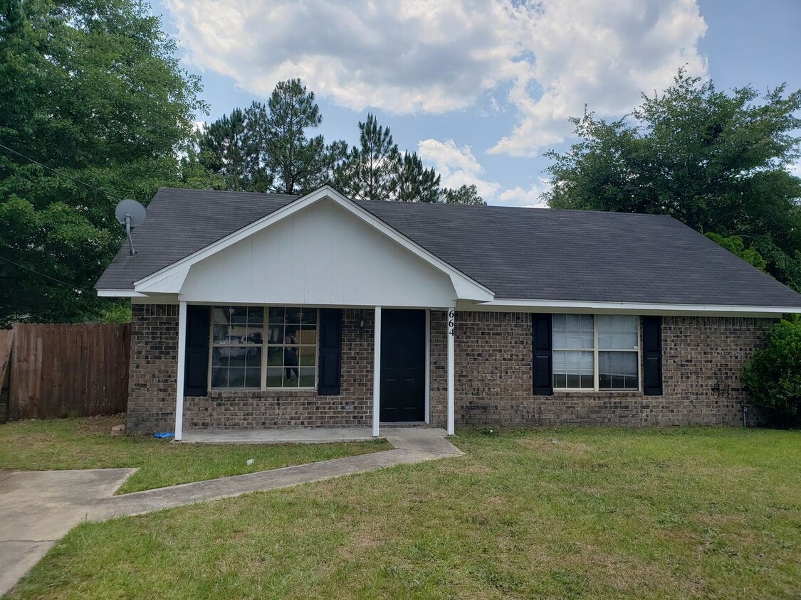 Primary Photo - 664 Demere Street