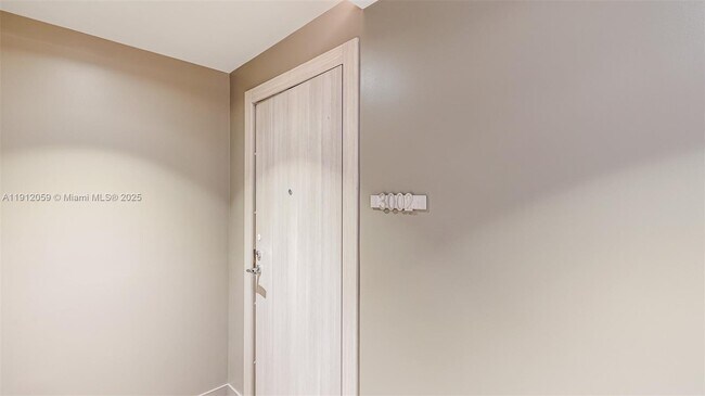 Building Photo - 1000 Brickell Plaza