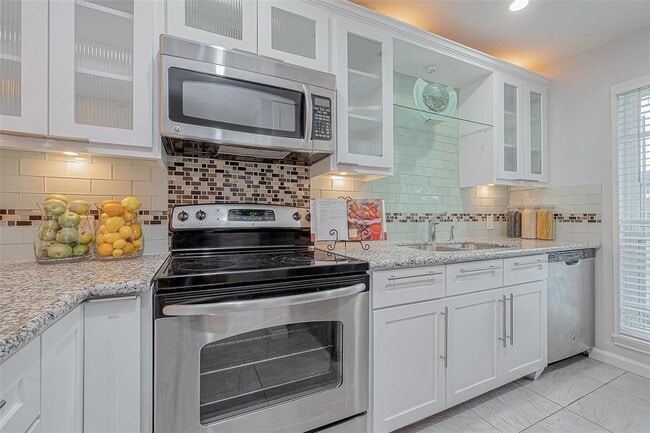 Building Photo - 2710 Briarhurst Dr