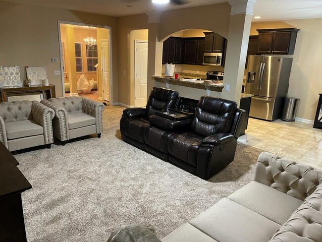 Building Photo - 5 bed 3.5 bath plus bonus room