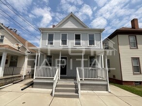 Building Photo - 207 N Forney Ave