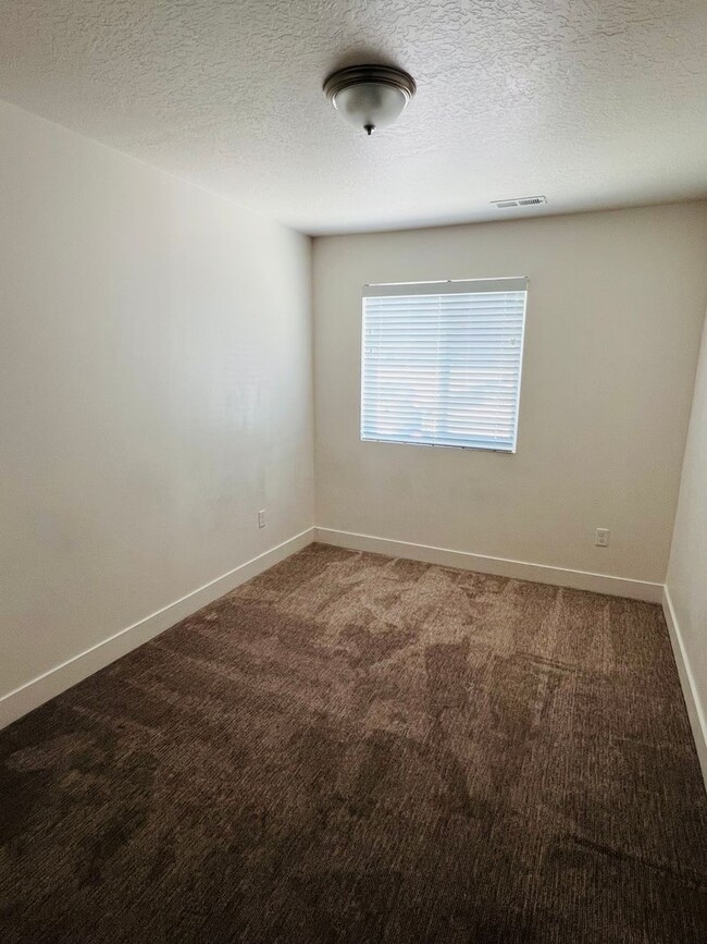 Foto del edificio - Beautiful new construction town home with ...