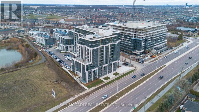 Photo du bâtiment - 405-405 Dundas St W