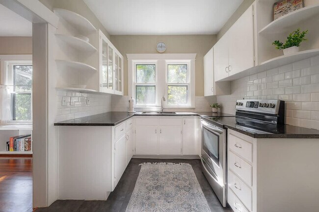 Foto del edificio - 5708 N Suwanee Ave