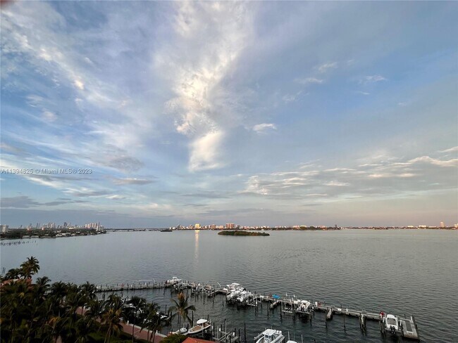 Foto del edificio - 4000 Towerside Ter