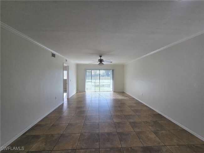 Foto del edificio - 4815 Triton Ct E