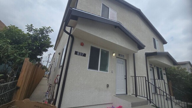 Building Photo - 835 E 33rd St