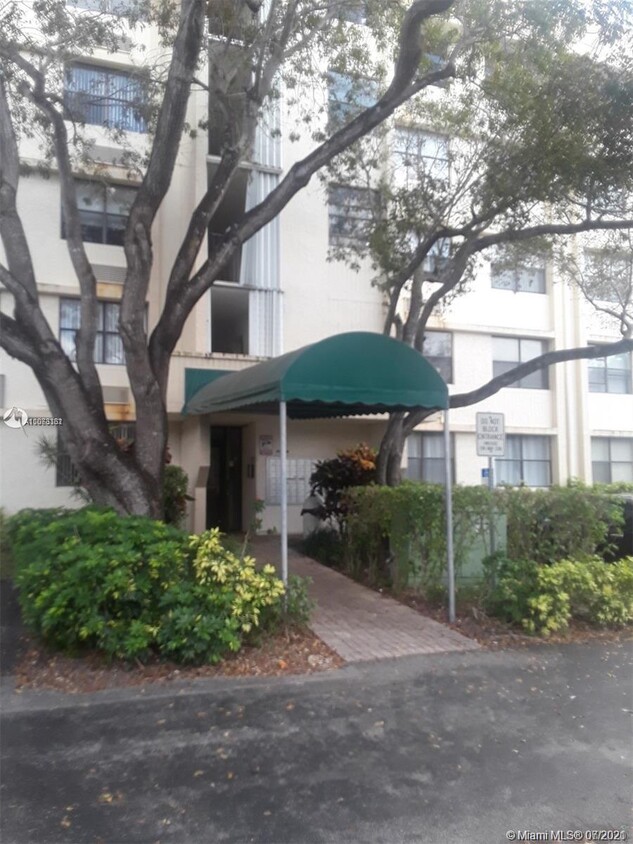 Primary Photo - 2401 Riverside Dr
