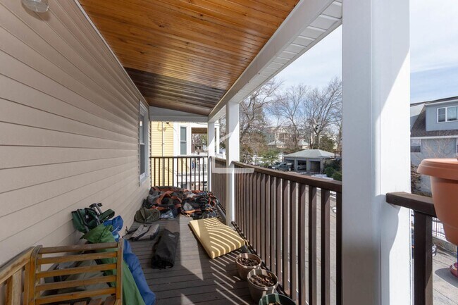 Foto del edificio - No Brokers Fee, In-Unit Washer and Dryer, Parking Included