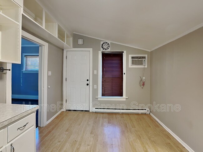 Foto del edificio - 1834 E 6th Ave