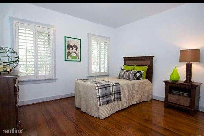 Building Photo - 3 br, 2 bath House - 13631 Sunset Drive