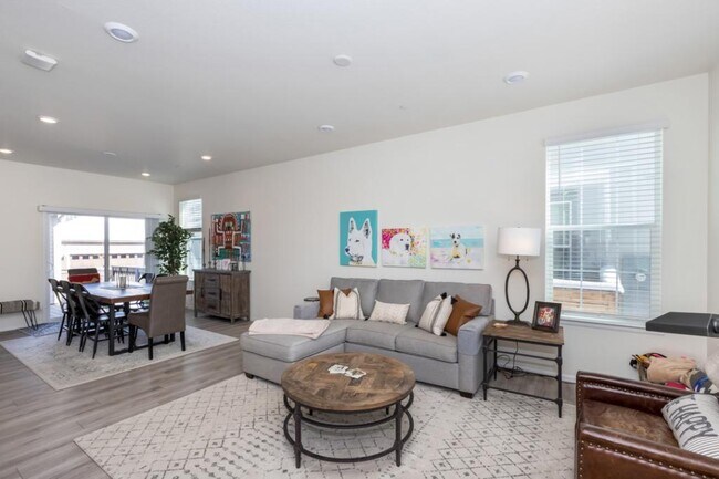 Building Photo - 326 Zeppelin Way