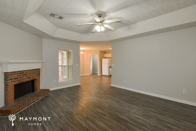 Building Photo - 975 Eastern Oaks Dr