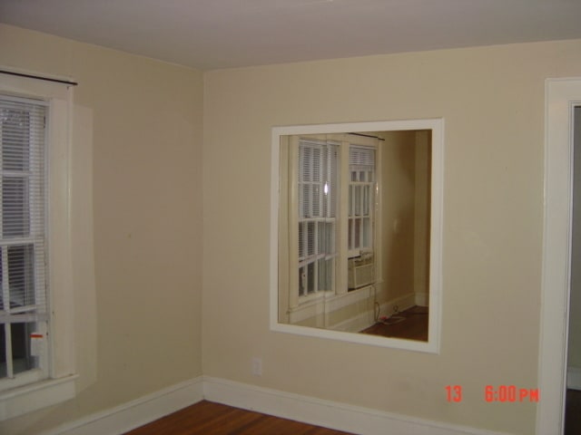 Building Photo - 2 BR, 2nd floor apartment w/ water, lawn service included near UNCG/Glenwood