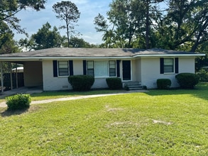 Building Photo - 2107 Hillcrest Dr