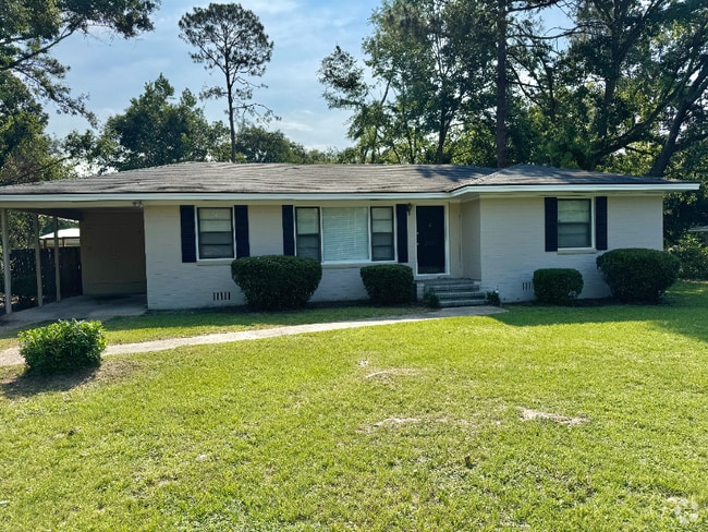 Building Photo - 2107 Hillcrest Dr