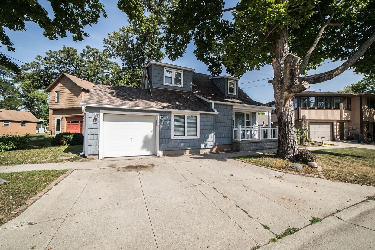 Primary Photo - Fully Furnished