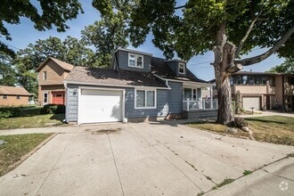 Building Photo - 114 5th Ave N
