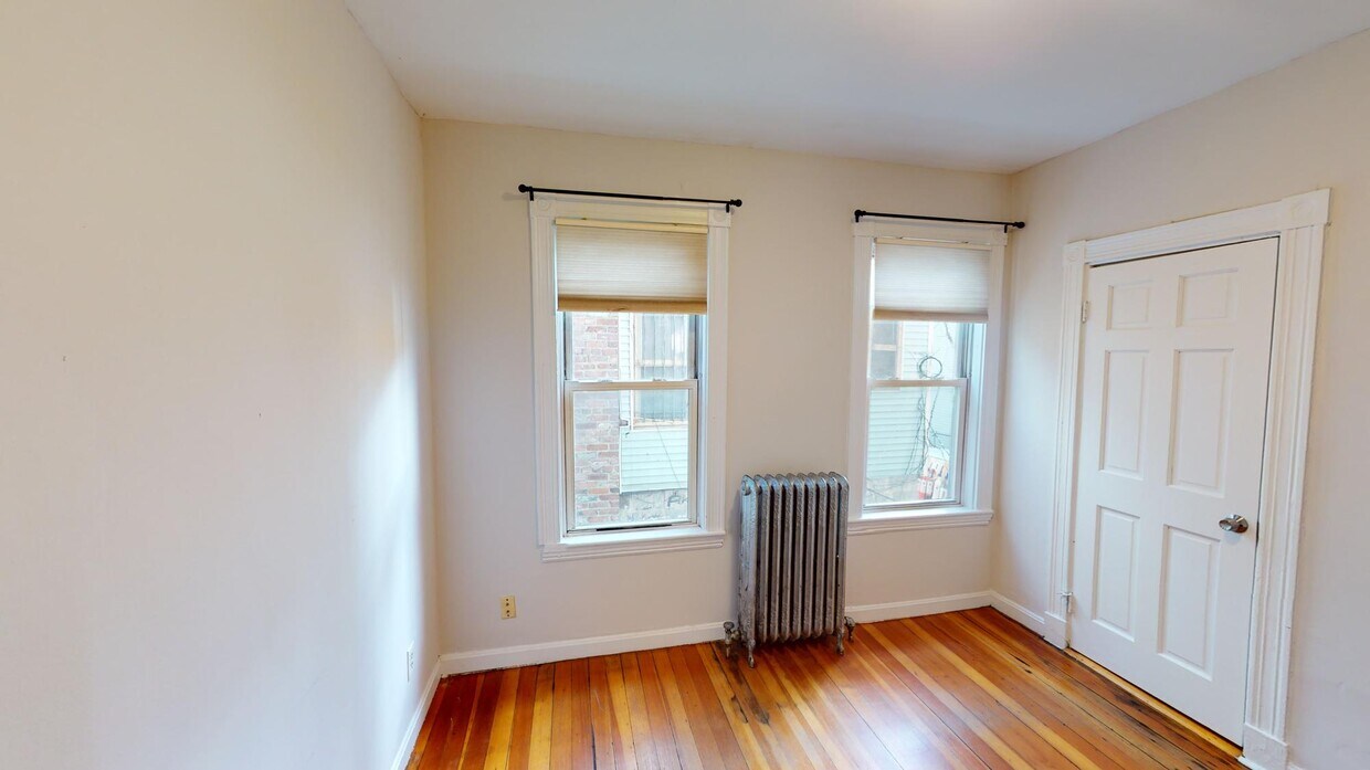 Foto principal - 692 Columbia Rd