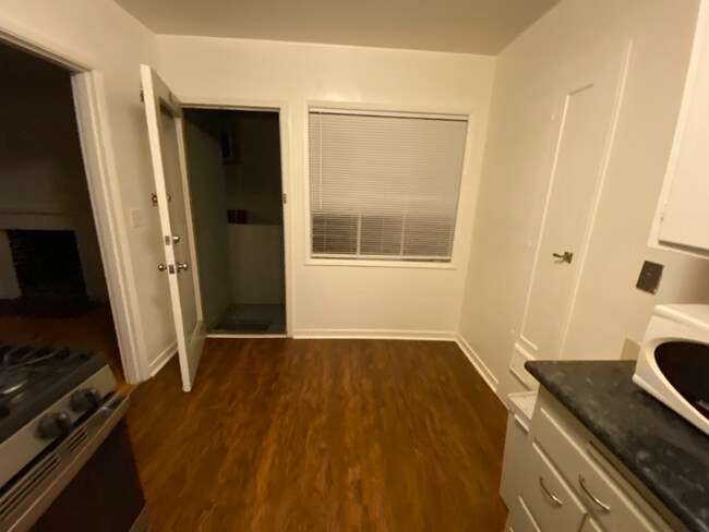 Foto del edificio - 2480 Virginia St