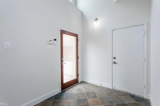 Building Photo - 1125 Malone St