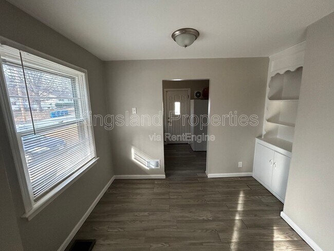 Foto del edificio - 10128 Cloverdale Dr