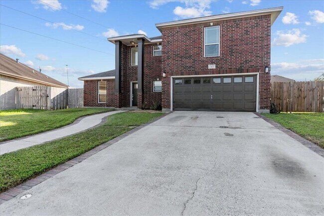 Building Photo - 2421 Songbird Ln