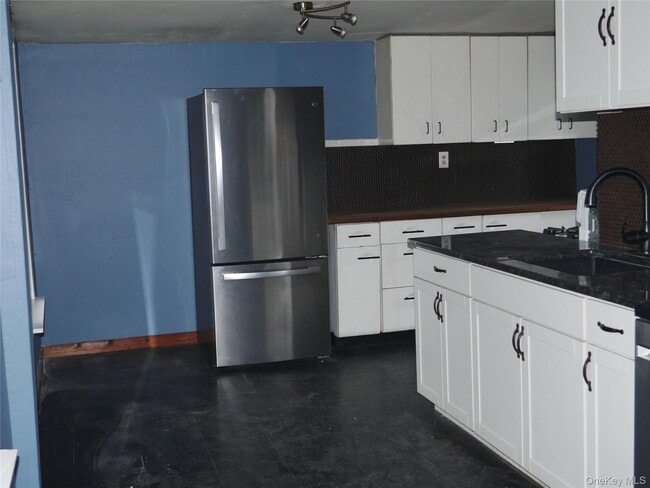 Building Photo - 19 Main St