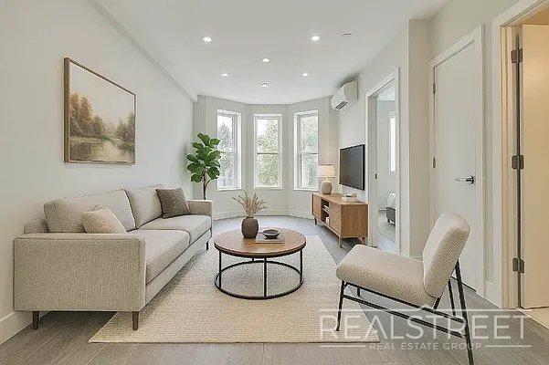 Building Photo - NEW 1 Bed in Prospect Park South!