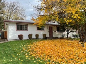 Building Photo - 517 Eastwood Dr