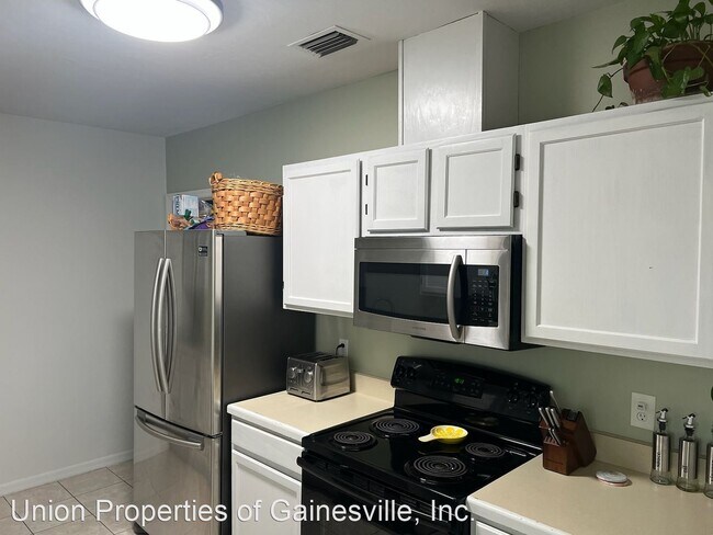 Building Photo - 3 br, 2.5 bath House - 905 NW 42nd Terrace