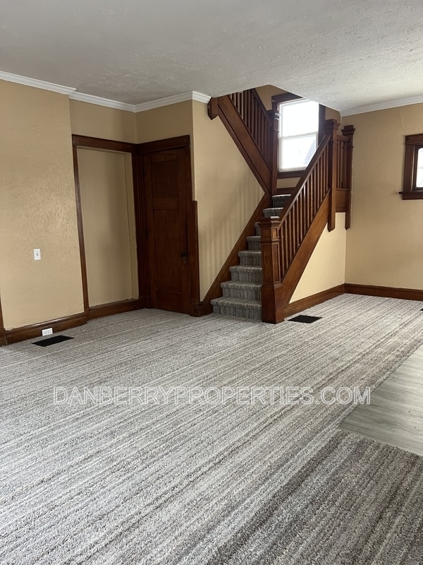 Building Photo - 2416 Lawton Ave