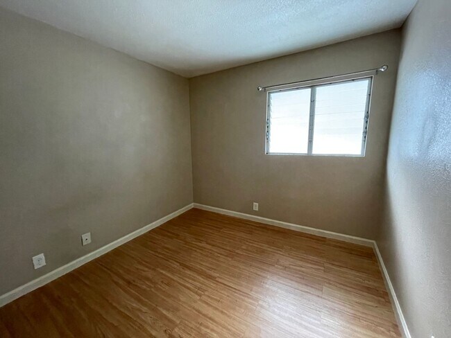 Building Photo - Windward Acres, Kaneohe. 3BR/2BA/2PKG corn...