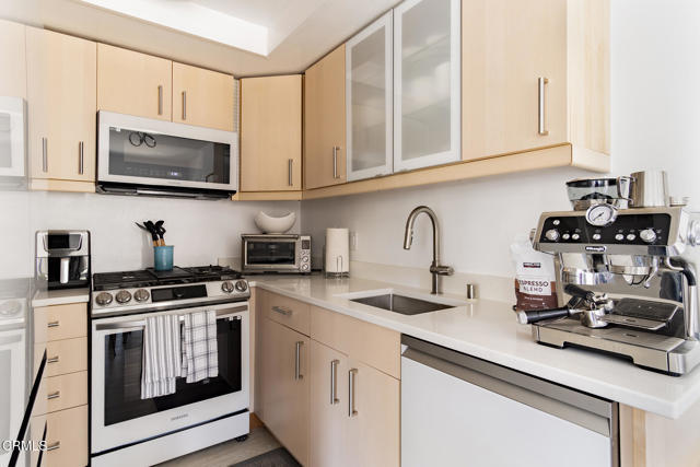 Foto del edificio - 1340 E Hillcrest Dr