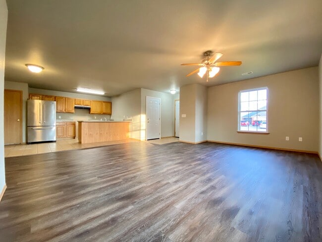 Building Photo - 1590 Tucson Loop (Side B)