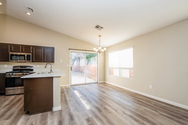 Building Photo - 8016 W Shady Glen Ave