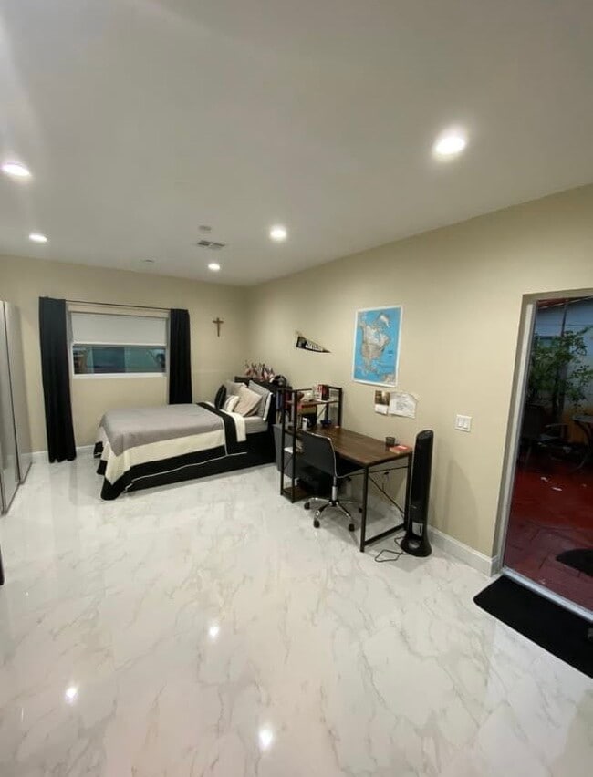 Foto del edificio - 1715 SW 102nd Ct