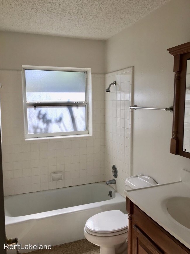 20212021 Tennyson St, Lakeland, FL 33801 Room for Rent in Lakeland