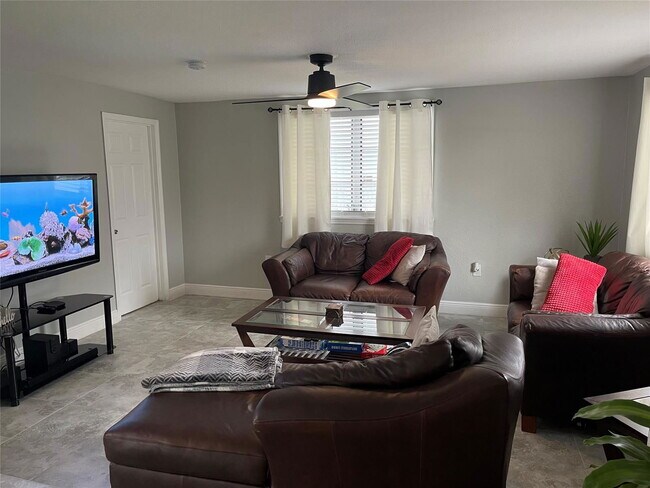 Foto del edificio - 1630 NW 13th Ct