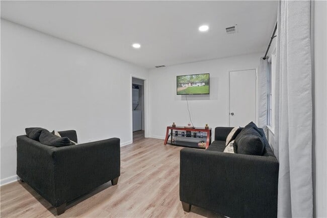 Foto del edificio - 1847 Elmwood Dr