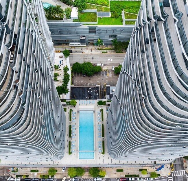 Foto del edificio - 45 SW 9th St