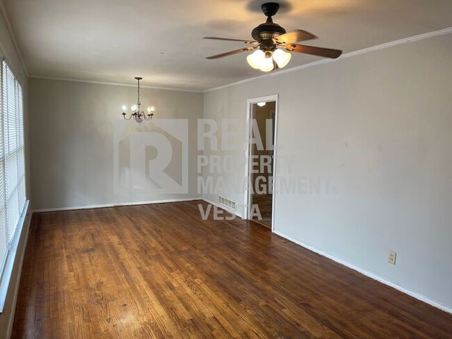 Foto del edificio - Four Bedroom House in Central Macon