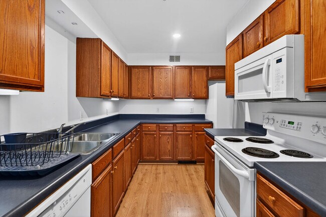 Building Photo - 2074 Stone Ridge