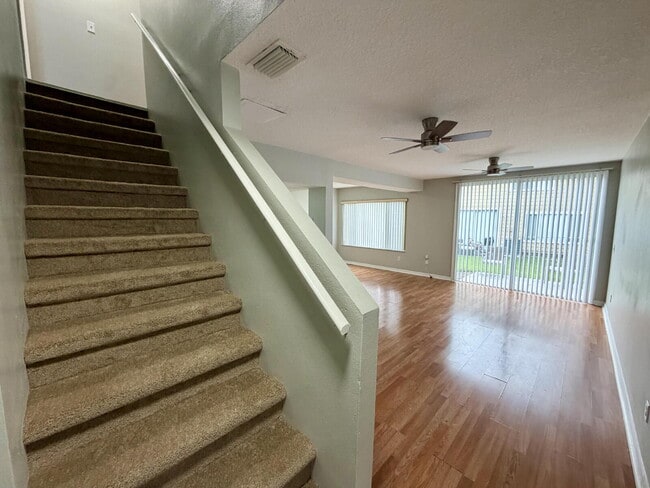 Spacious 3-Bedroom Townhome in Davenport - Spacious 3-Bedroom Townhome in Davenport