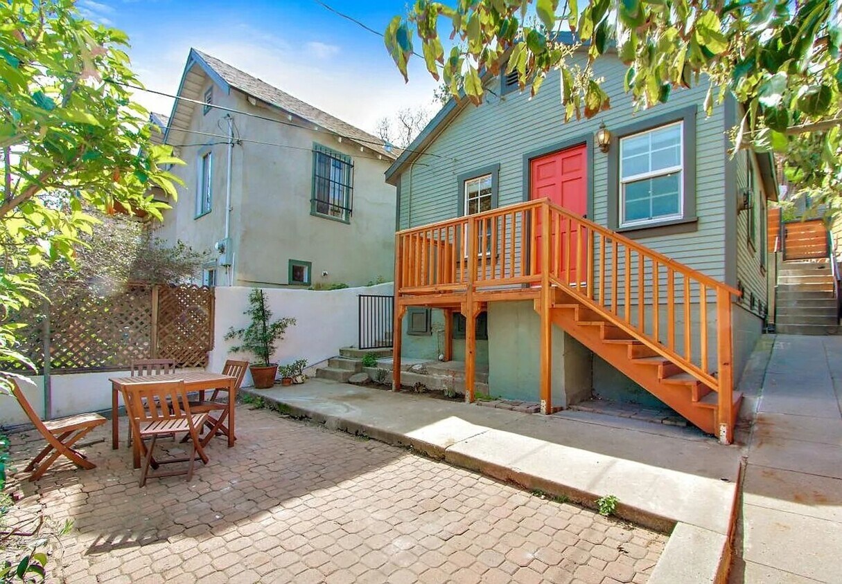 Foto principal - 654 Amador St