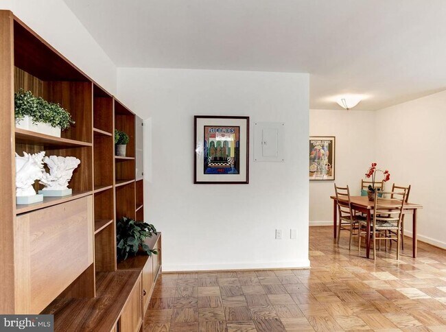 Foto del edificio - 2400 41st St NW