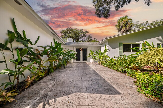 Building Photo - 2421 SW 29th Way